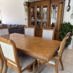 Dinning Table And Showcase (vitrina)