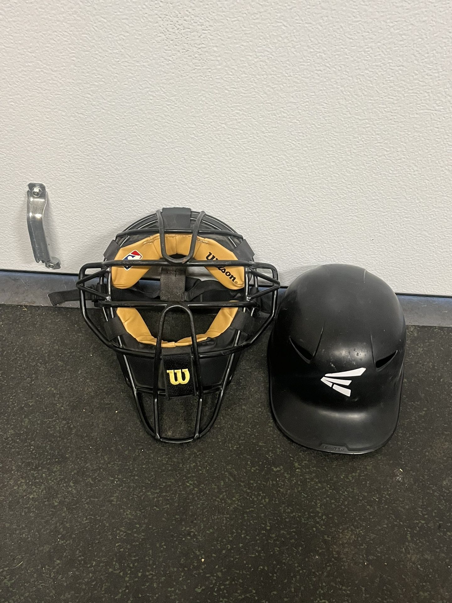 Wilson MLB Dyna-Lite Steel Traditional Baseball Softball Umpire Catchers Mask