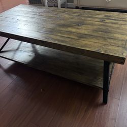 Rustic Coffe Table With Shelf 