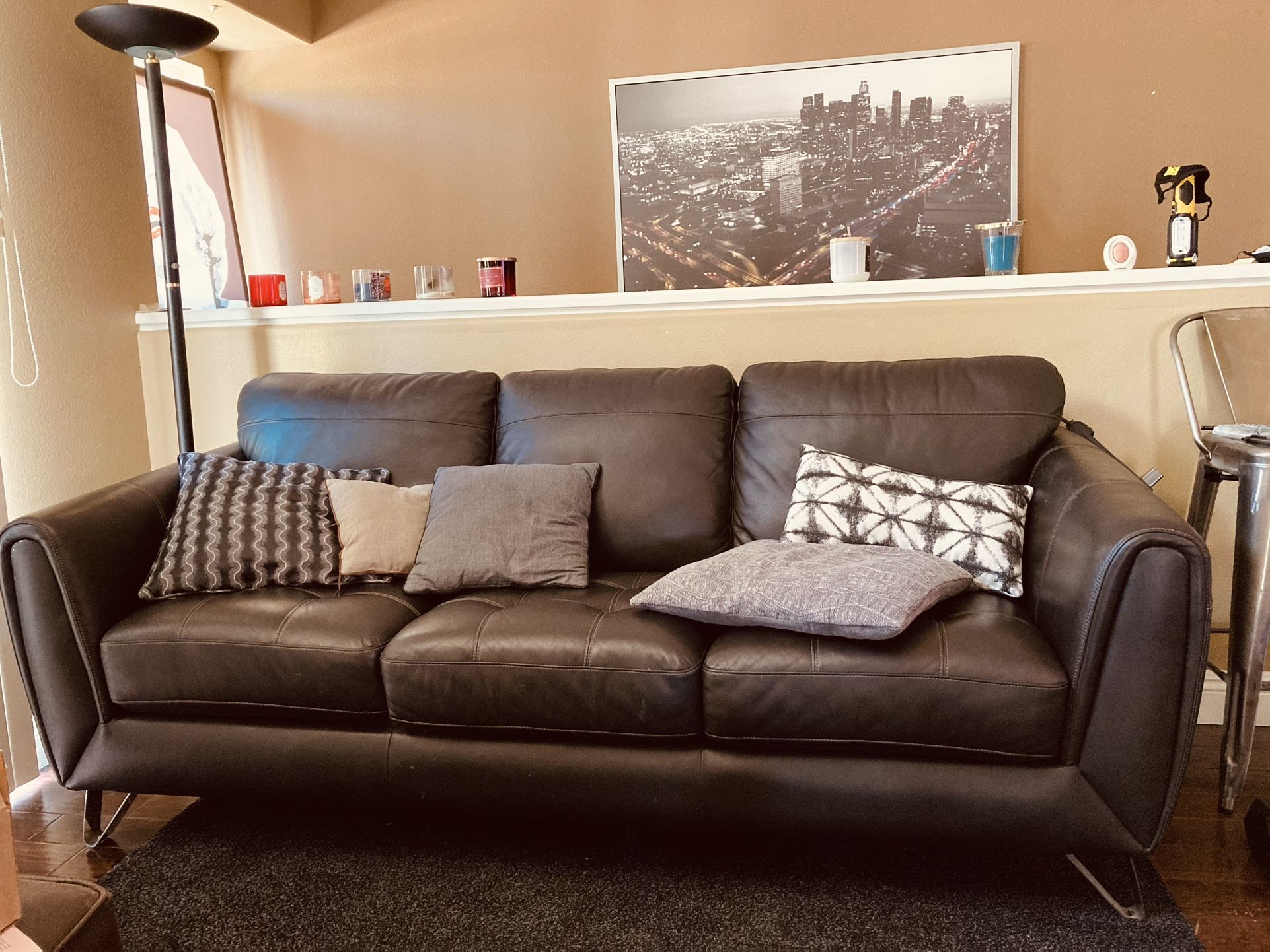 Brown Leather Couch – Excellent 