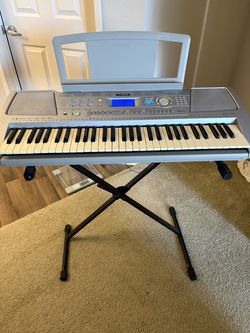 Yamaha PSR-292 Keyboard – Excellent Condition – Silver