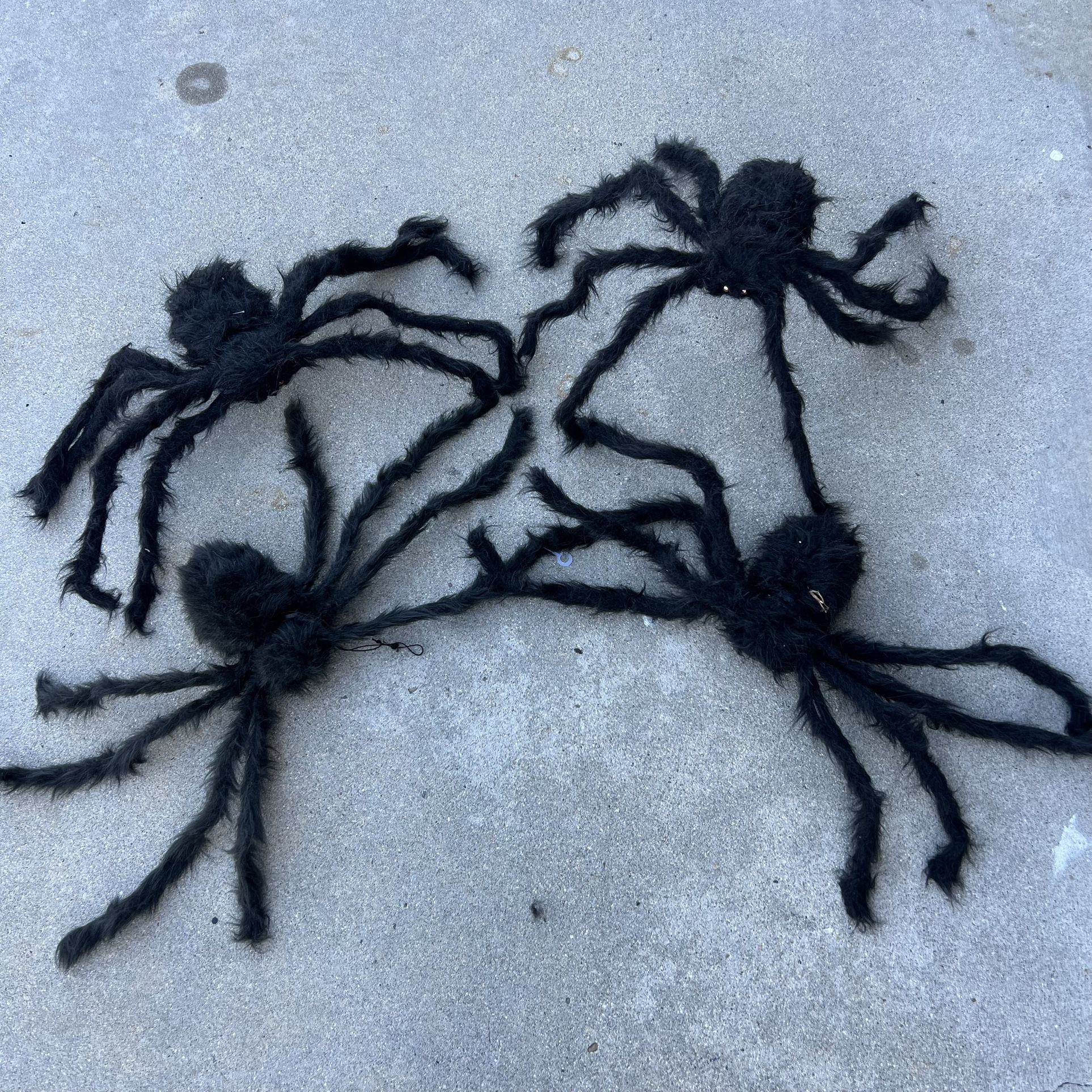 Bundle of 4 28" halloween yard decor spiders