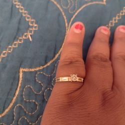 Estoy Vendiendo Este Aniyo De 14 K