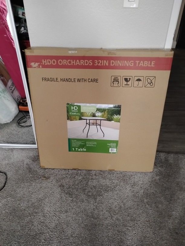 Orchards 32in Dining Table 