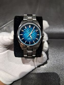 Watch Dives “Cracked Ice”