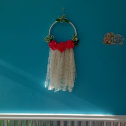 Wall tiara Floral Hoop