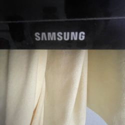 Samsung 40 Inch Smart Tv For Sale  Like New 