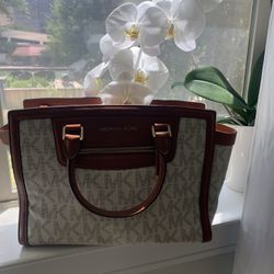 Excellent Condition Michael Kors Tote
