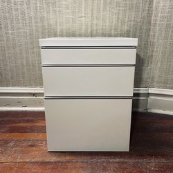 3 Drawer Cabinet/Pedestal