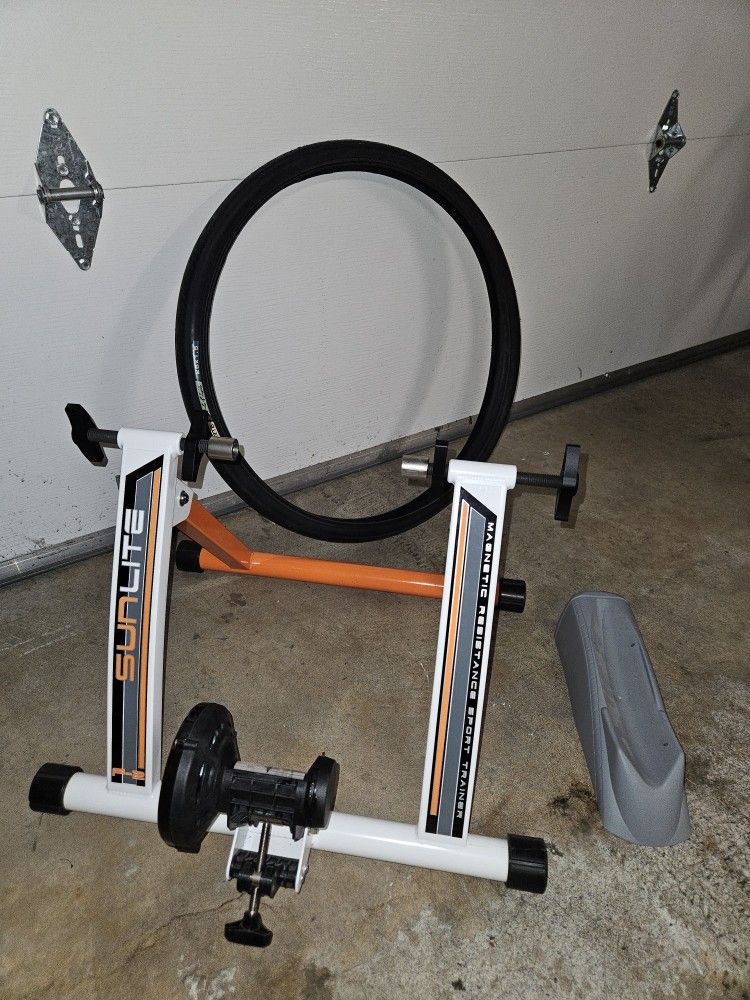 Sunlite Magnetic Resistance Bike Trainer