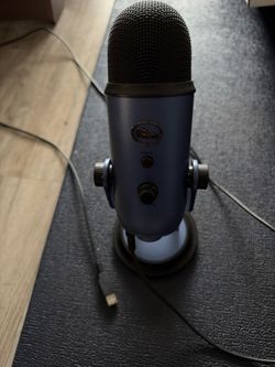 Blue Yeti USB Microphone (Blue) with Stand and USB Cable