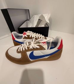 Mens size 11 nike Field General Football culture
