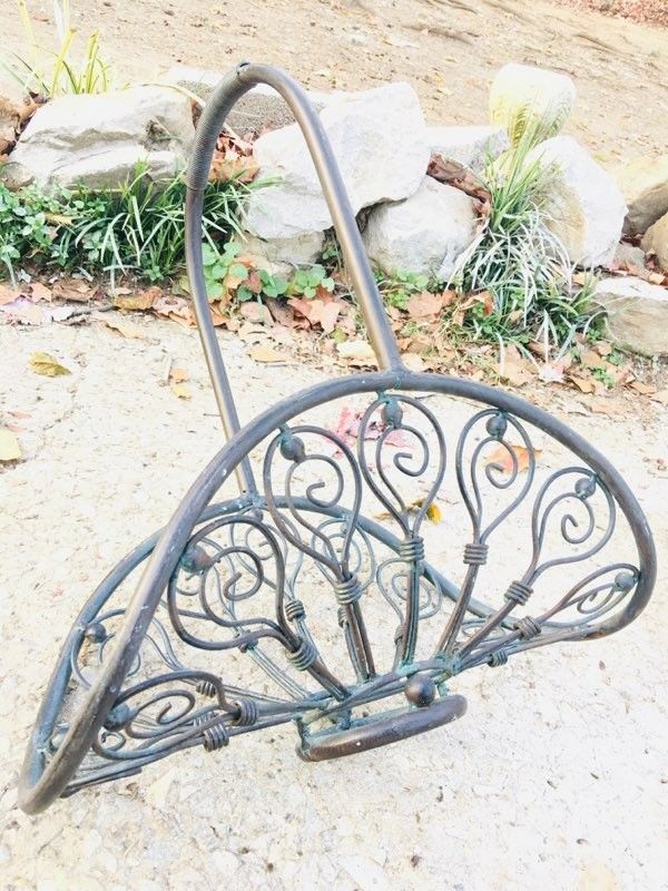 Iron fireplace basket
