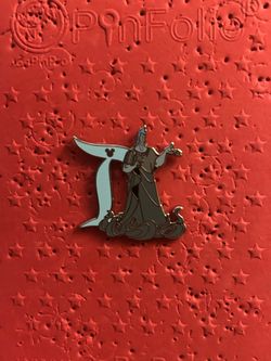 Disney hidden mystery pins ds