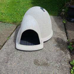 Indigo Igloo-style Dog Kennel 
