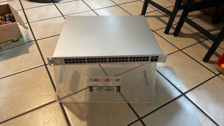 Unifi switch 48 port POE: asis For Parts or repair!