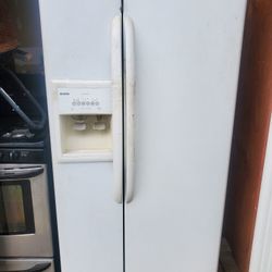 Kenmore refrigerator Side-by-side with ice maker, Works great