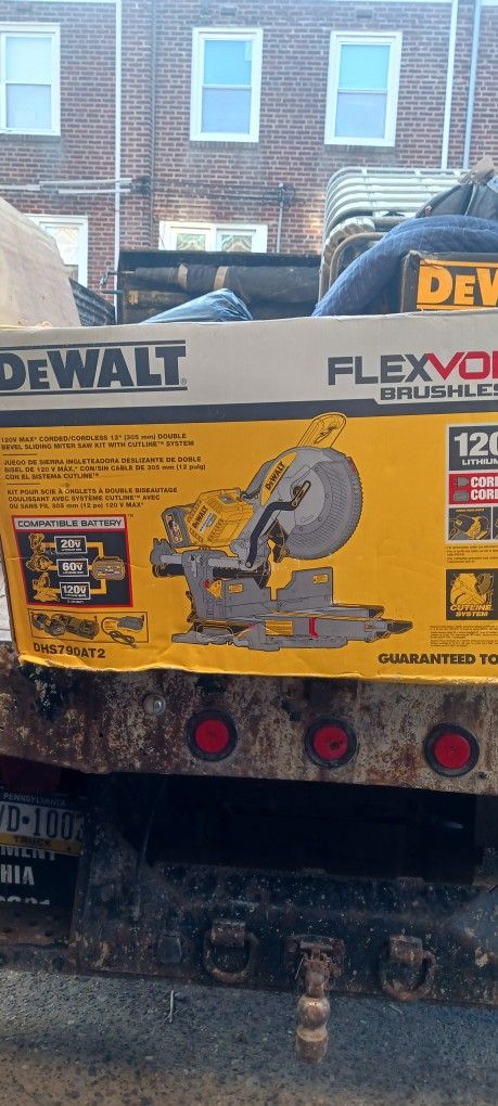 DEWALT MITER SAW NEVER USED