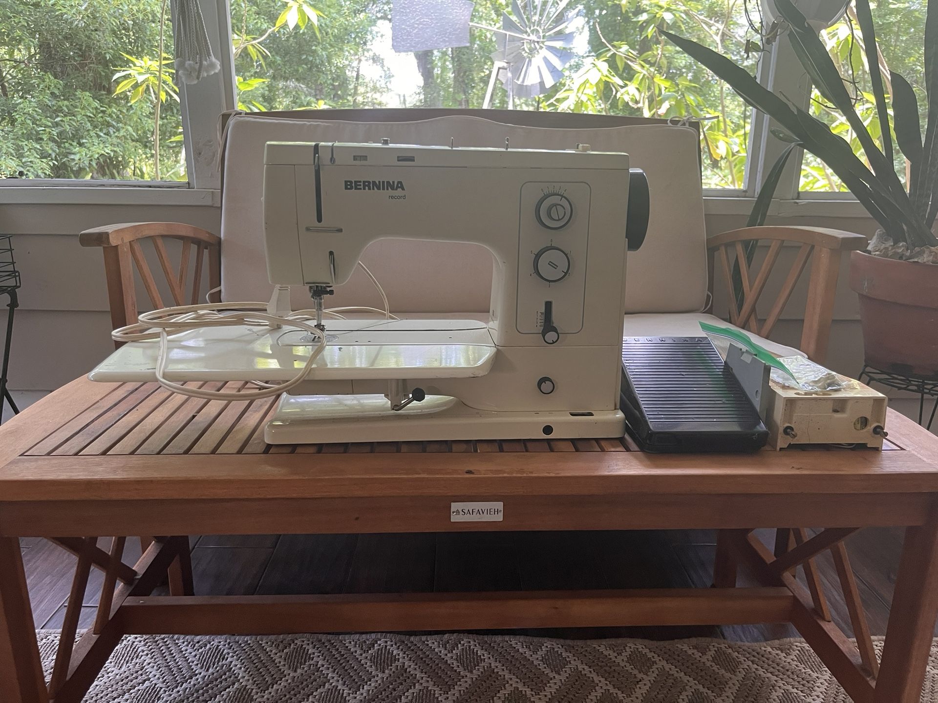 BERNINA 830 Sewing Machine
