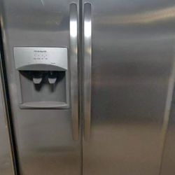 New Frigidaire 26 Cu Ft Side by Side Fridge