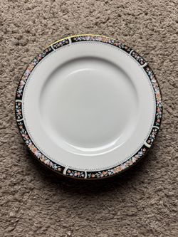 Set Of 4 Matching Plates