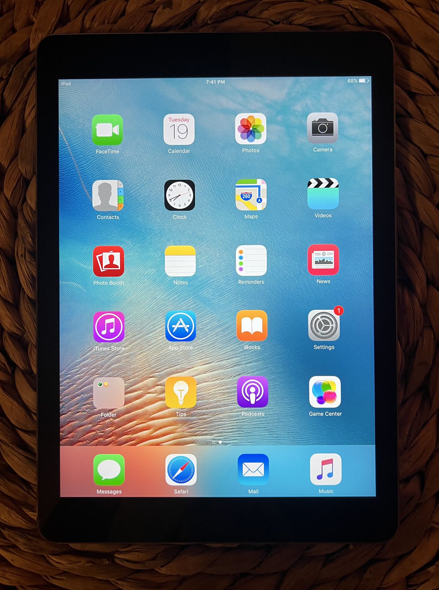 Apple iPad Air 1st Gen 