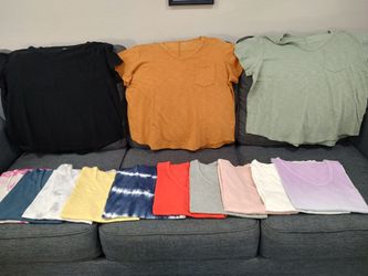 WOMEN'S GAP SHIRTS - size XL