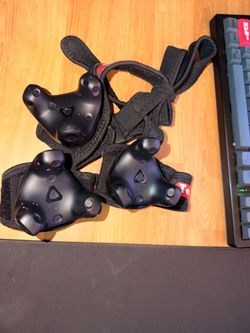 3 Vive Trackers
