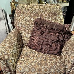 Comfy Recliner Chair With Plush Pillow