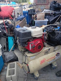 13 and a half horsepower Honda motor air compressor perfect for changing tires mobile runs great in service can send a video so you can hear it start 