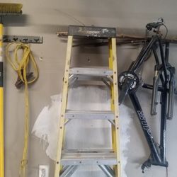 Husky 4 Ft Ladder A Frame