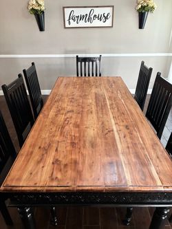 Beautiful dining table and 7 chairs