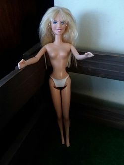 11" TALL HANNAH MONTANA/MILEY CYRUS DOLL(ALL ORIGINAL) COLLECTABLE $12 OR BEST OFFER