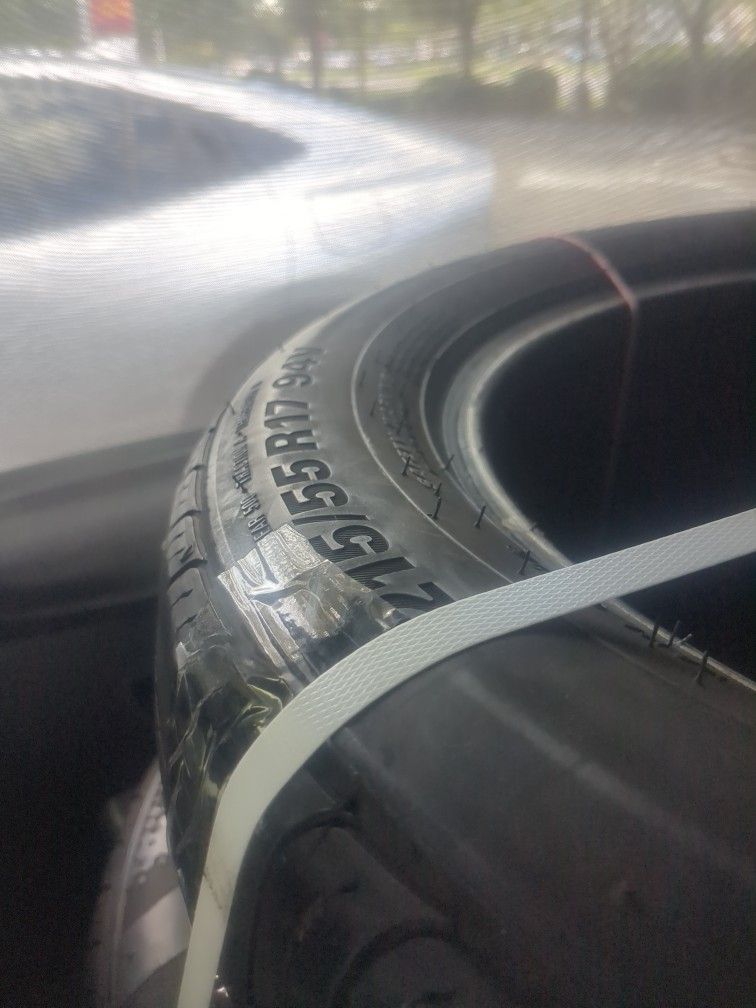 2 Like New Kumho Solus  215/ 55 / 17 