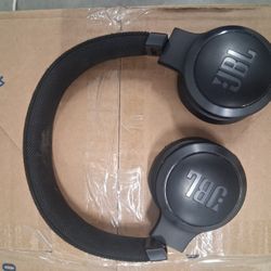 JBL Live 460NC Wireless On-Ear Headphones.