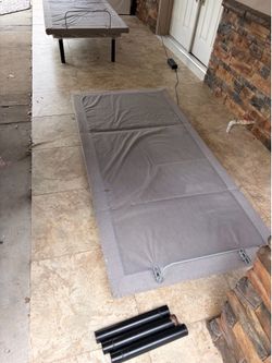 2 adjustable twin beds