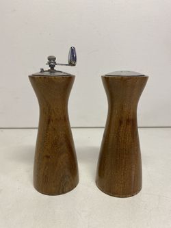 Brand new Sur La Table electric salt and pepper mill shakers for Sale in  Wixom, MI - OfferUp