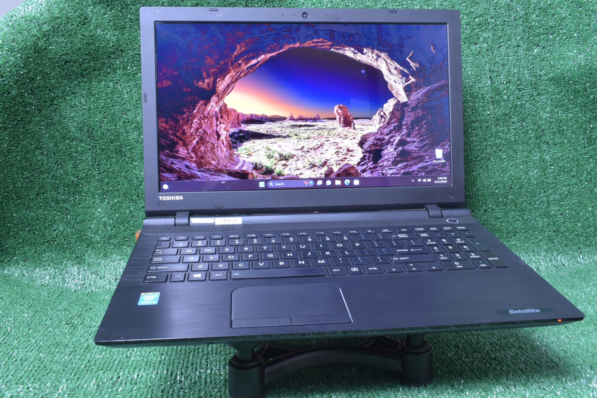 Toshiba Satellite C55 intel Core i5-5200U 2.20Ghz 8GB.RAM-600GB.SSD (REFURBISHED)