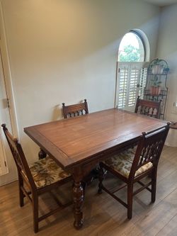 Dinning table & 4 chairs
