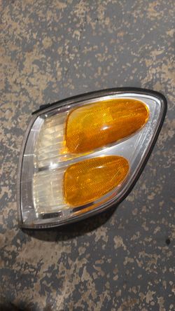 2002 Toyota Sequoia front driver signal light
