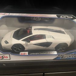 Maisto 1:18 SE Rare NEW Countach LPI 800-4 White Die cast
