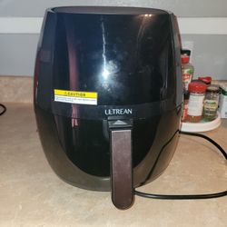 2 Air Fryers 