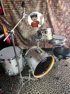 🔥 DW Drum Set w,Cases Hardware Complete Drums