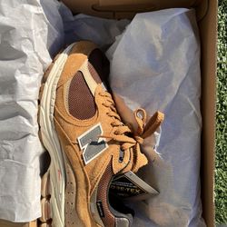 Men’s 8.5 New Balance 2002R Gore-Tex Tobacco