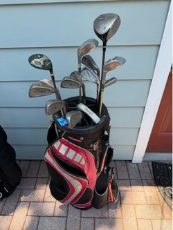 Mens Macgregor golf club set.  Complete right handed set with bag boy revolver golf bag