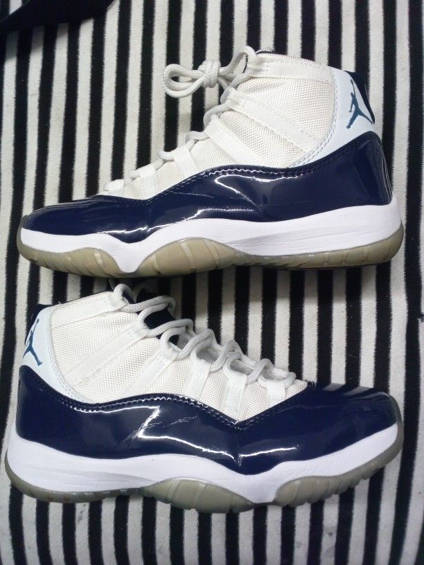 Jordan 11's Win Like '82 UNC Colorway Size 9.5