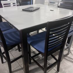 Dining Room Table And 8 Chairs 