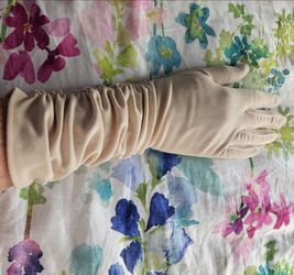 60s Elegant Women's Long Ruched Gloves in Nude