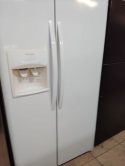 Frigidaire refrigerator Everything good
