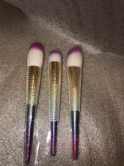 3 makeup brushes
